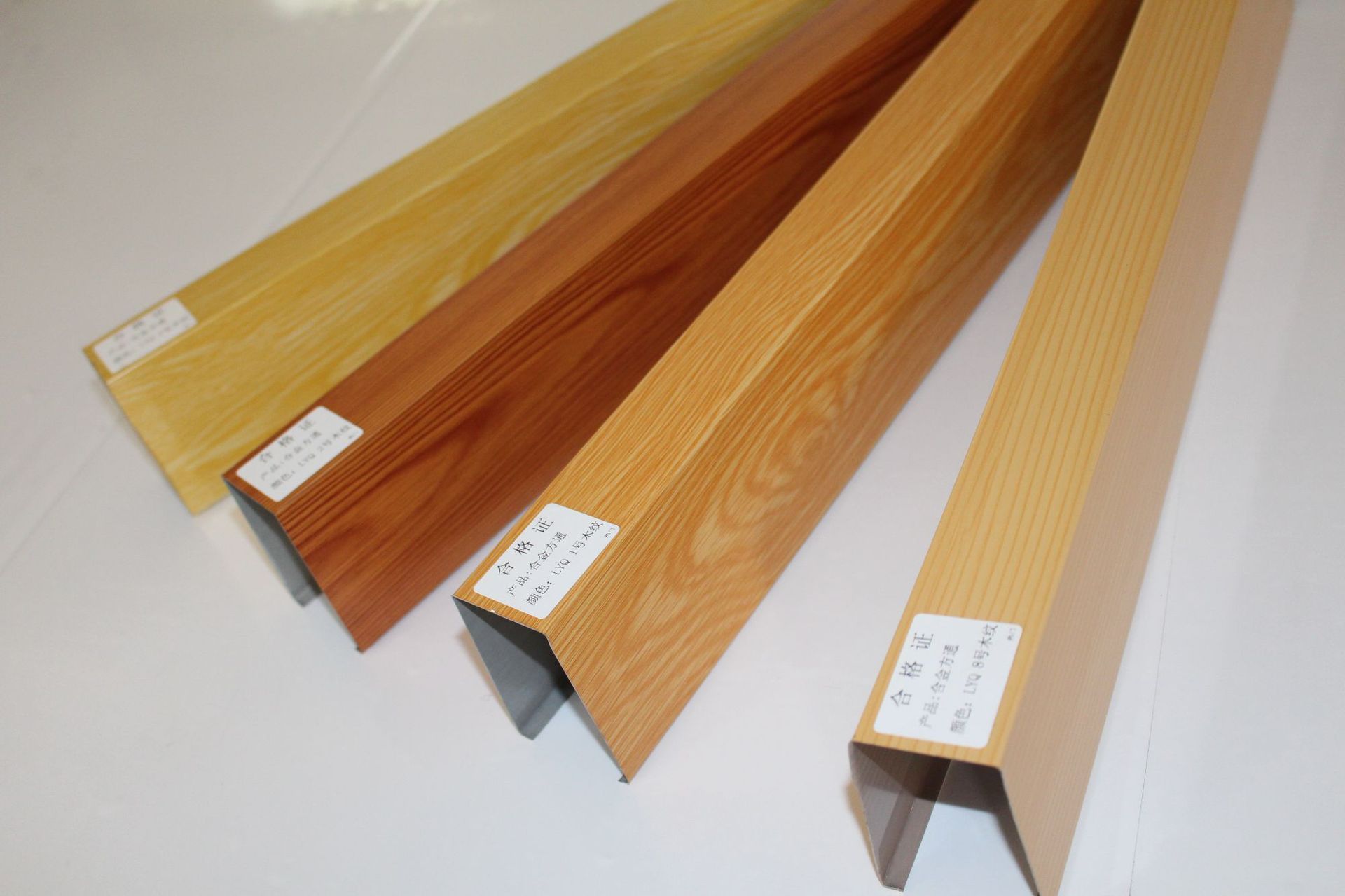 铝格栅顶部,喷涂铝格栅