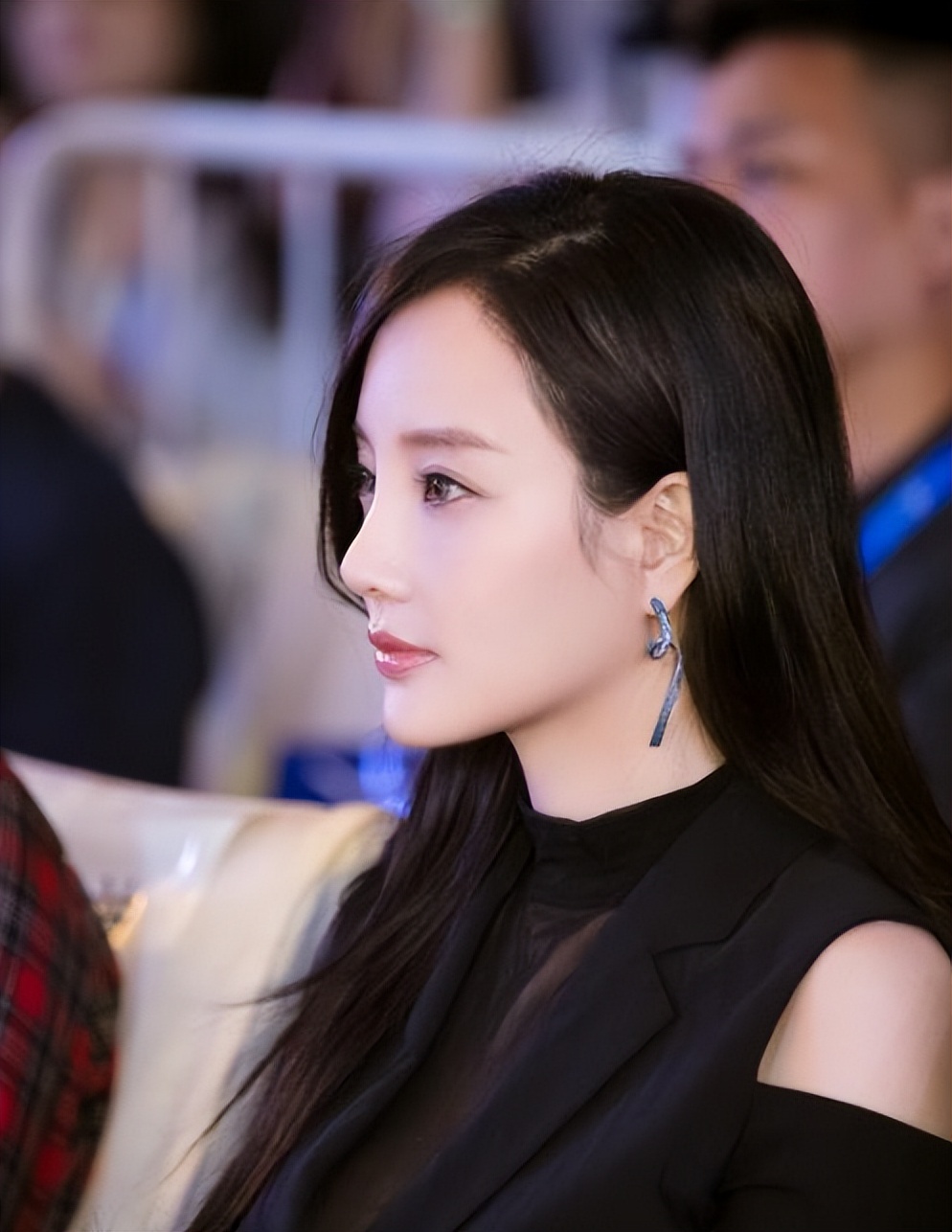 因整容毁掉前途的女星,整容改命的五位明星