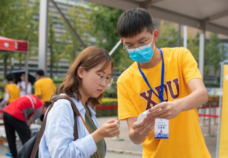 录取通知书里的“银行卡”，用处远比你知道的多，不只用来交学费