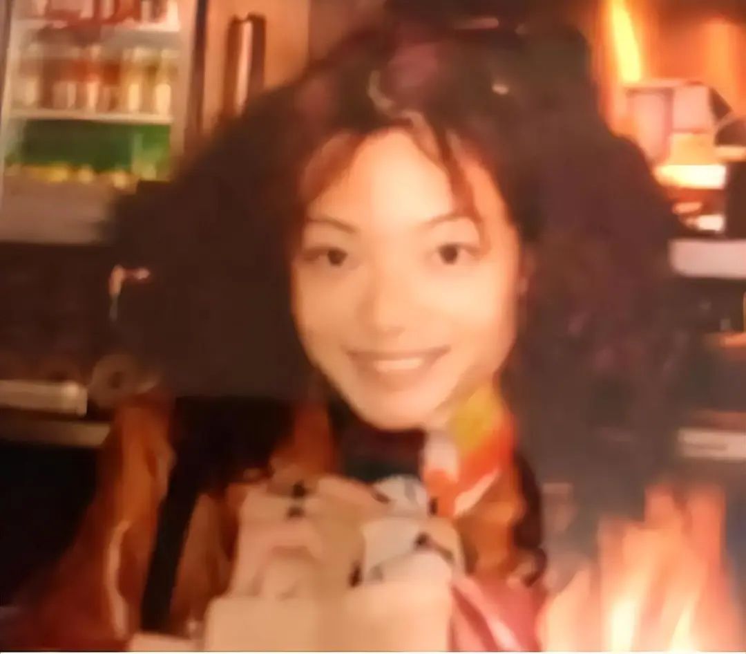 被富二代老公逼迫净身出户，放弃牛津成“最惨阔太”的她，太惨了