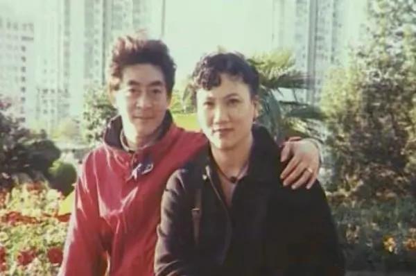 六小龄童晒照庆结婚30周年,六小龄童庆祝结婚34周年