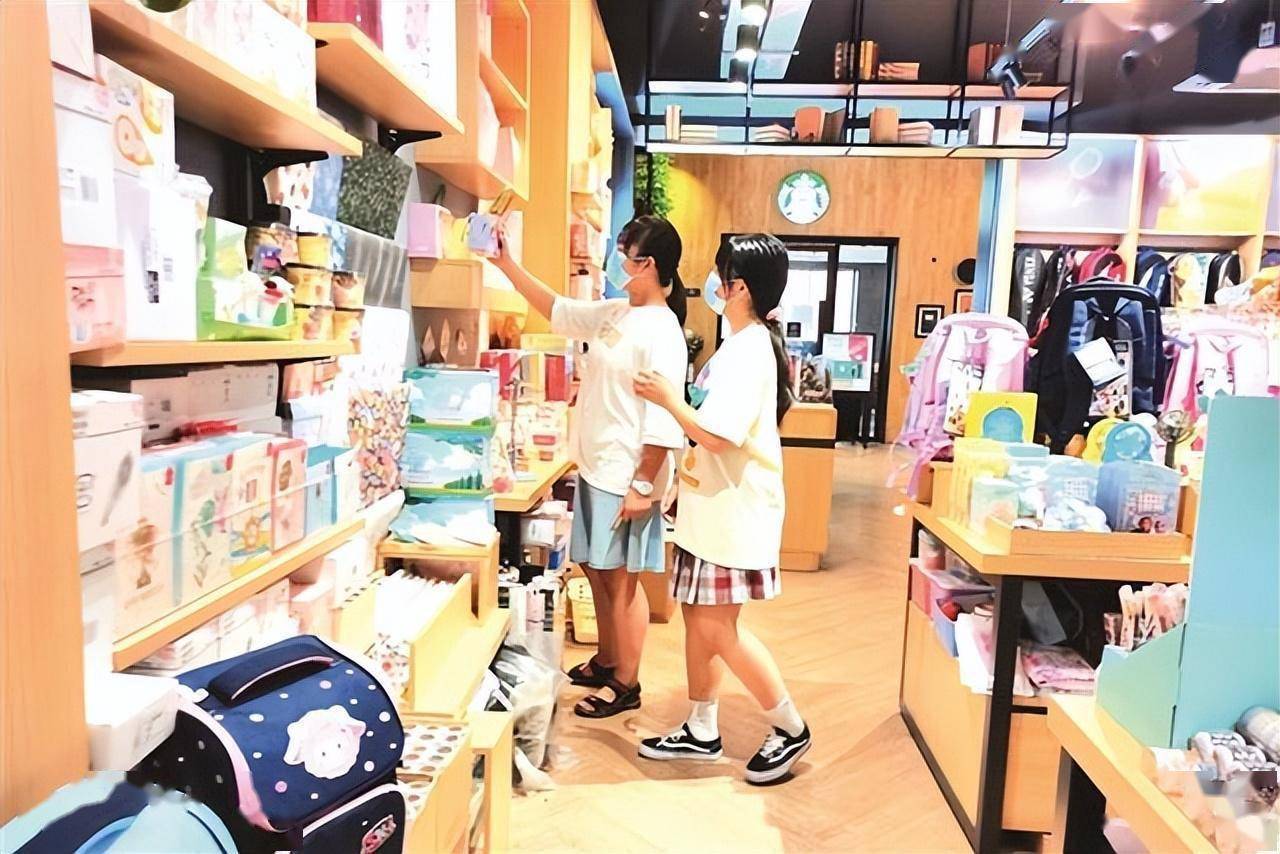 新学期文具一支中性笔售55元,文具刺客一支中性笔售55元