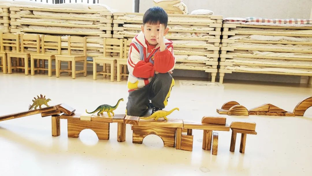 幼儿桥的课程故事,幼儿园优秀课程故事分享与解析