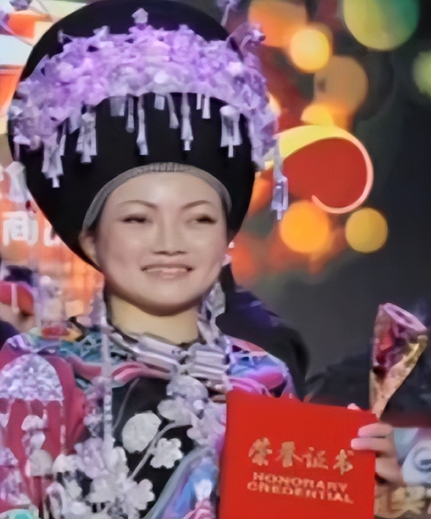 2013年贵州女子1片树叶卖到7000元,36岁贵州女子利用树叶年赚百万