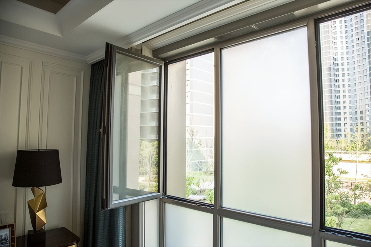 客厅窗户装修小技巧,客厅窗户小怎么装修设计