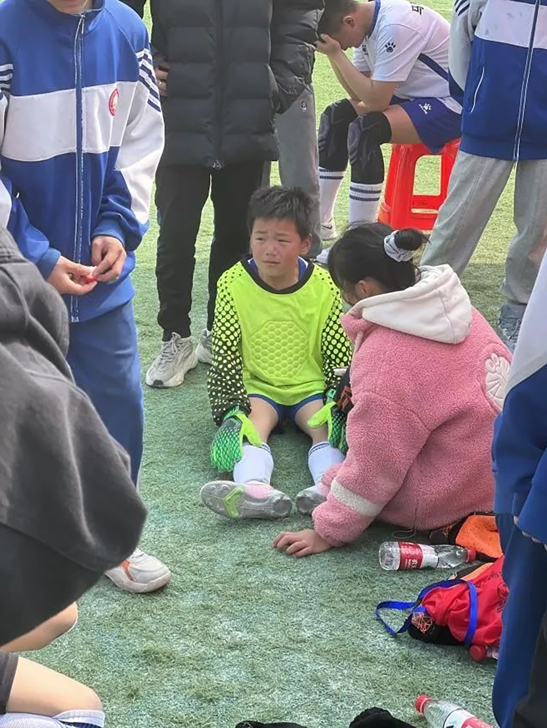 延期却不失约“美丽乡村足球季”志愿者和球队一起完成“加时赛”