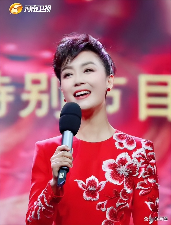 庞晓戈获首届中国播音主持金声奖,金声奖庞晓戈唱歌