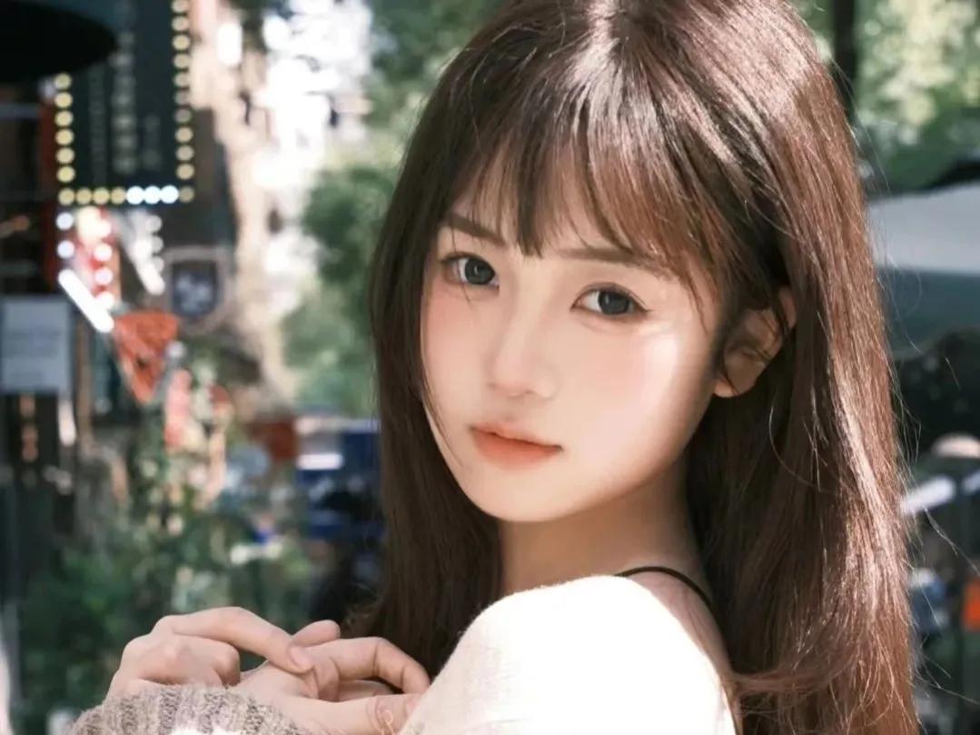 她刚回国，就被继母和继妹给下药了！