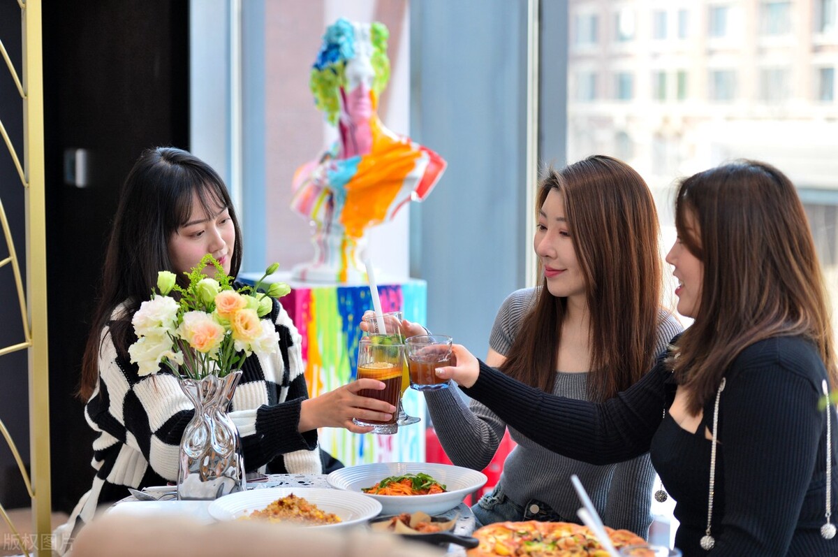 情人节送女朋友什么礼物不会反感,情人节送女朋友什么礼物合适