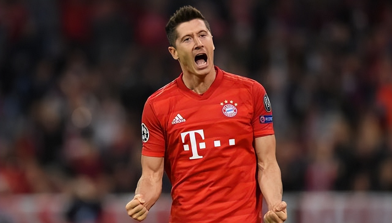 莱万多夫斯基正式亮相诺坎普球场,莱万多夫斯基诺坎普