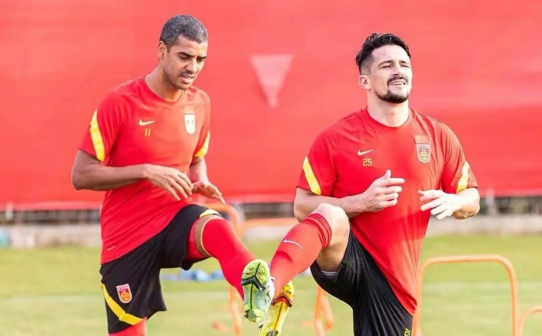 大年初一国足,东亚杯国足开门黑1:2负日本三队