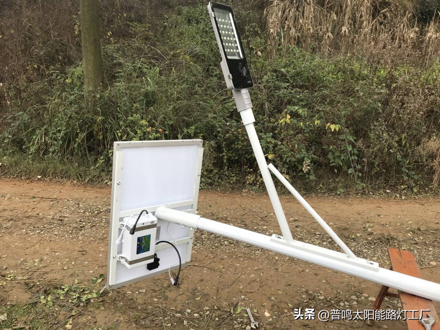 道路太阳能路灯选购,太阳能路灯多少钱一台6米杆