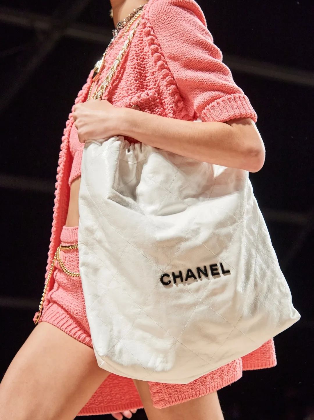 拒绝撞包的奢侈品包,这5款包包背出去一定会被夸好看