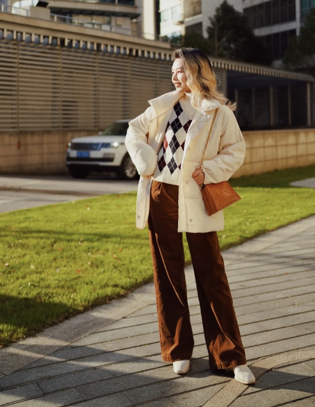 羽绒服搭配什么裤子女孩,女羽绒服和裤子配什么鞋子好看