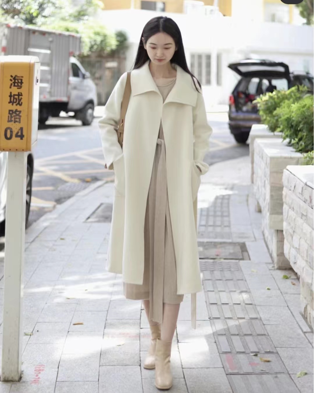 白色搭什么颜色最好看冬季女士,秋冬搭配什么颜色显白