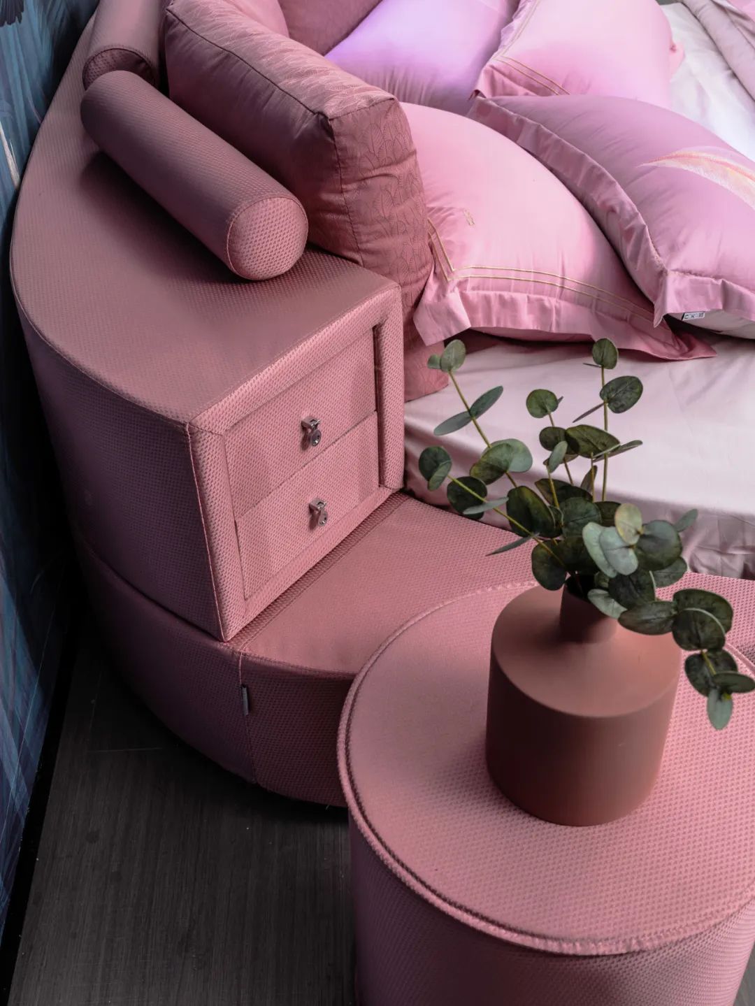 如何挑选一款经济实惠的床,软床如何选款式