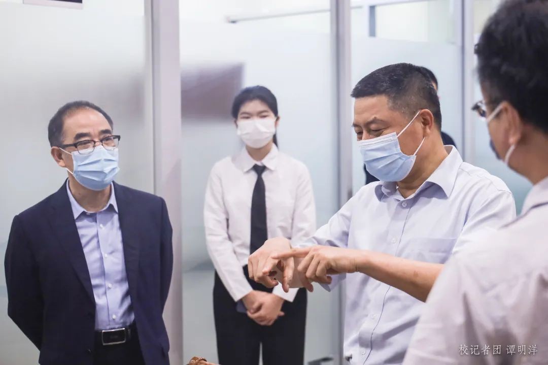 科技点亮梦想创新引领成长简报,科技点亮校园探索创新无限