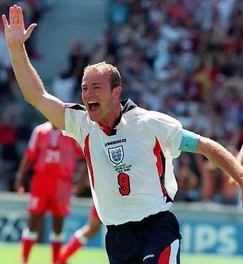 阿兰希勒退役纽卡斯尔联欢呼,英格兰人民之子阿兰希勒