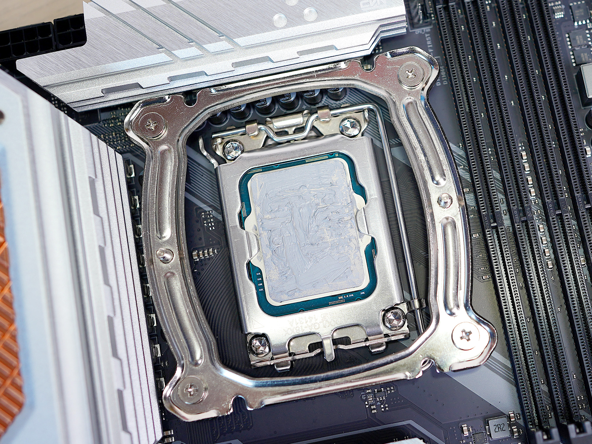 白银经典配色，最强风冷组合，能玩老头环，也是生产力的PC主机