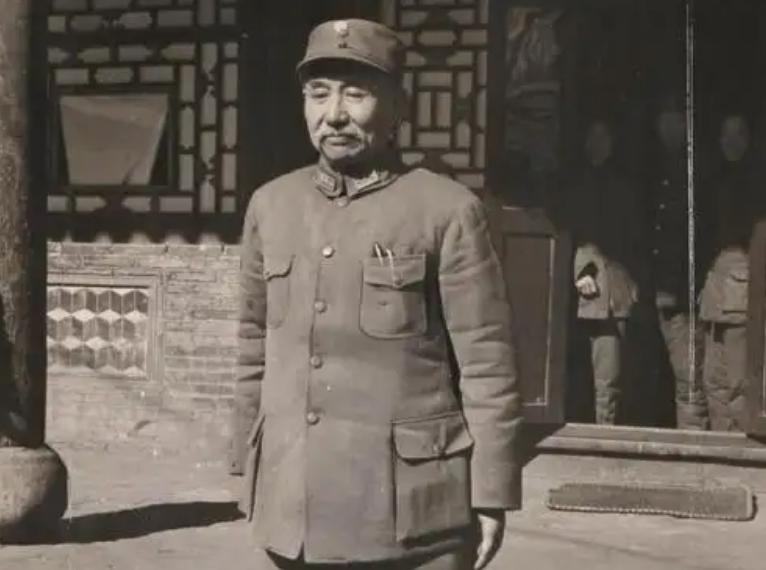 中学同学成战俘，*向前徐**问：是不是准备为蒋介石自杀，可以成全你