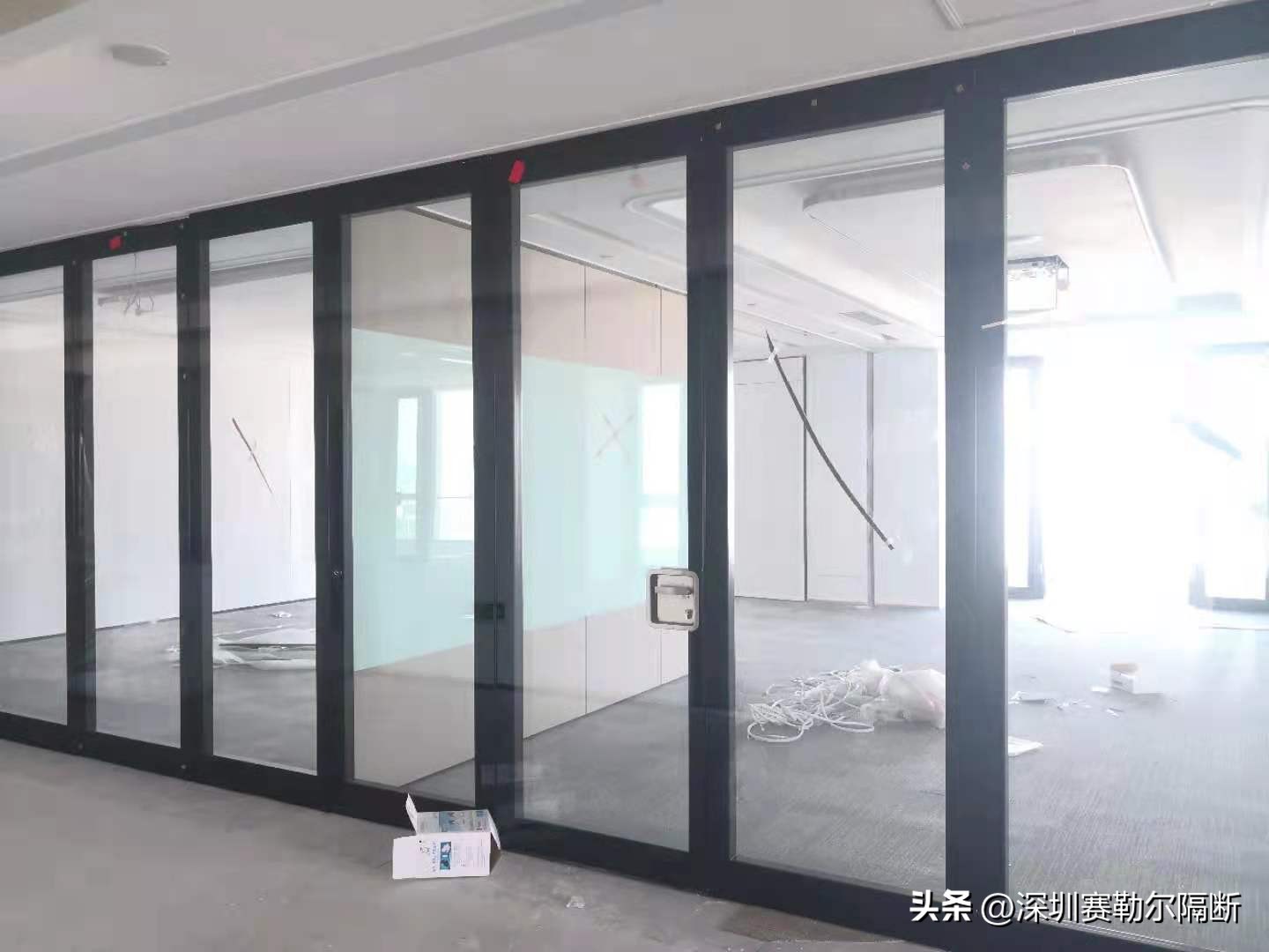 卫生间双层玻璃门碎了一层怎么办,阳台双层玻璃门推拉门滑轮更换