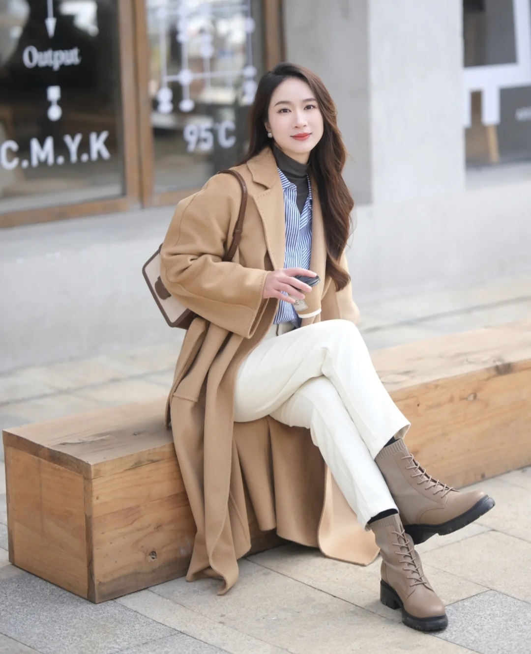 流行的靴子搭配什么衣服图片,中长靴子穿衣搭配图片2020秋冬