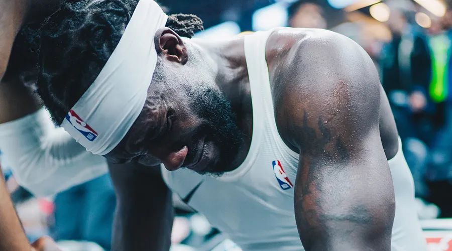 关于一只狗带领一群狼的电影,一只狗带领一群狼