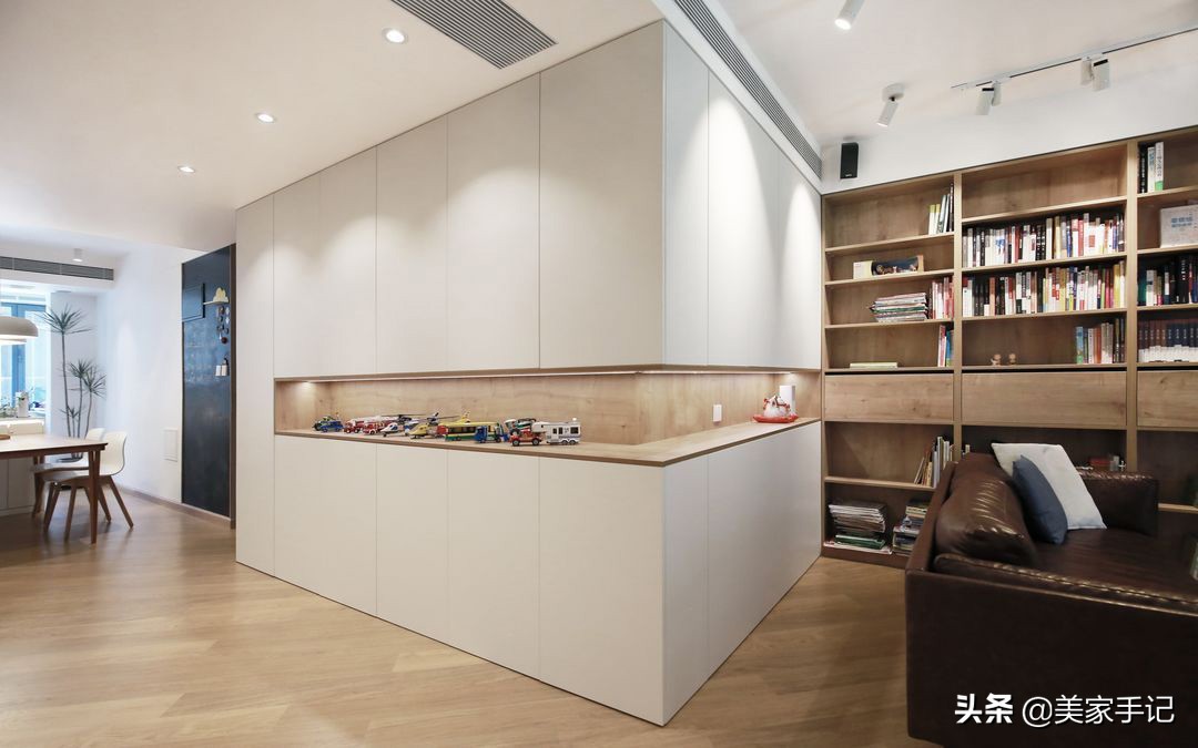 全屋都打柜子效果图,90平米极简装修打满柜子