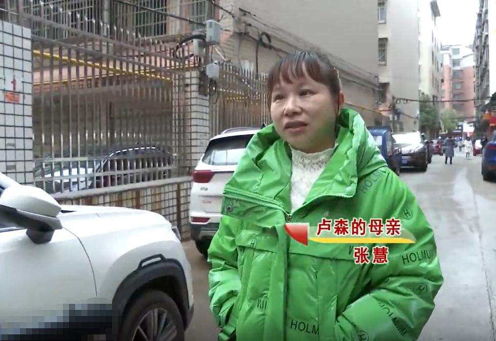 男子出车祸妻子放弃治疗,丈夫出车祸双目失明妻子不离不弃