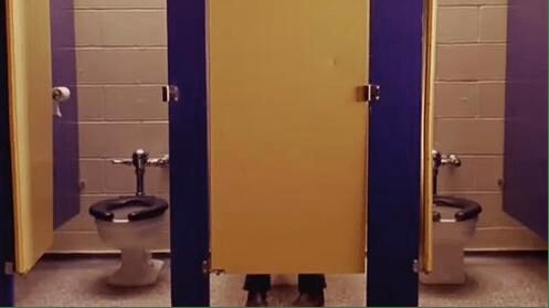 色胆包天！公共场所猥亵女性。夏天到了，女士们请做好自身防护