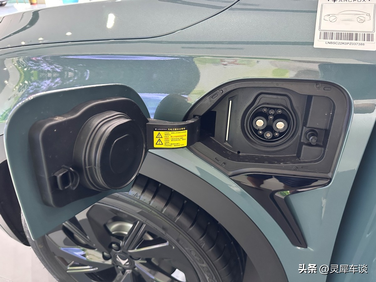23款极狐阿尔法s森林版云雾灰,23款极狐阿尔法s森林续航