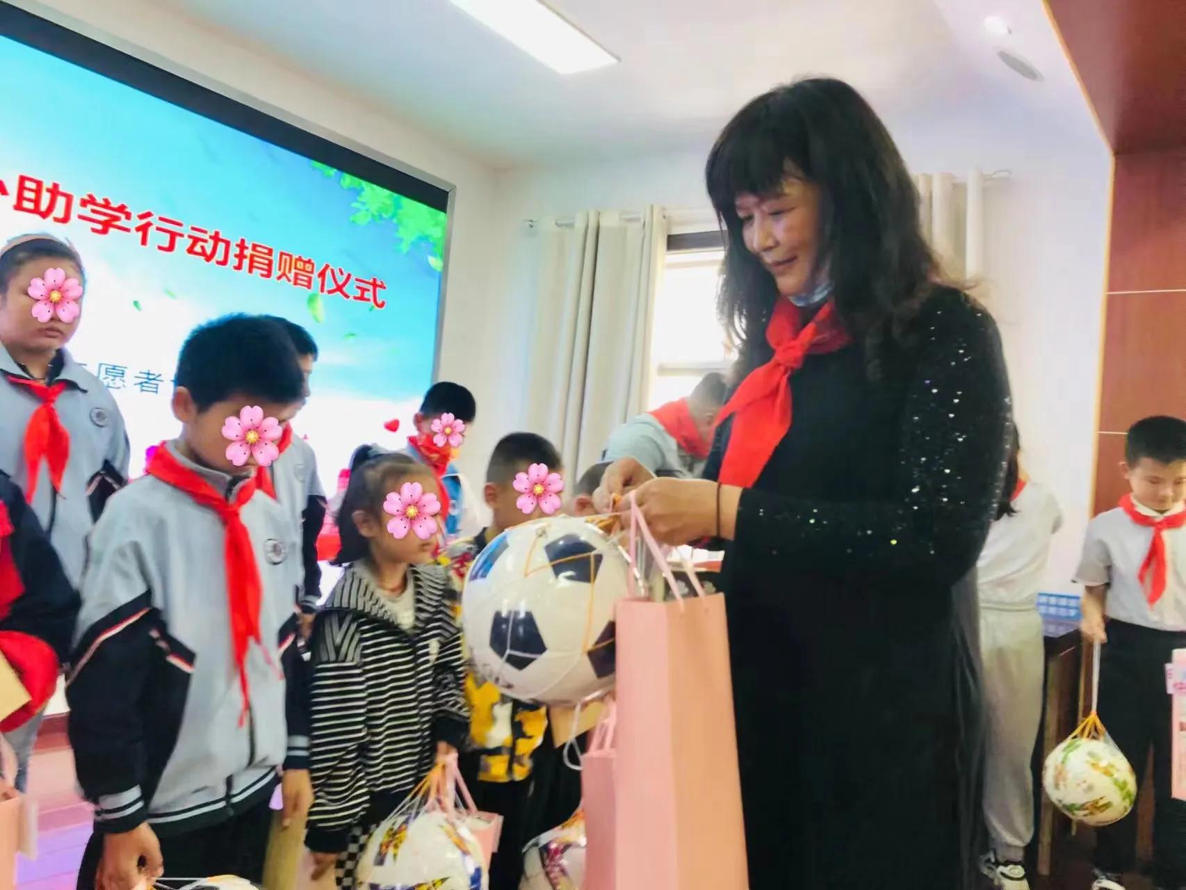 爱心志愿者开展送温暖活动,心连心爱心志愿者公益活动