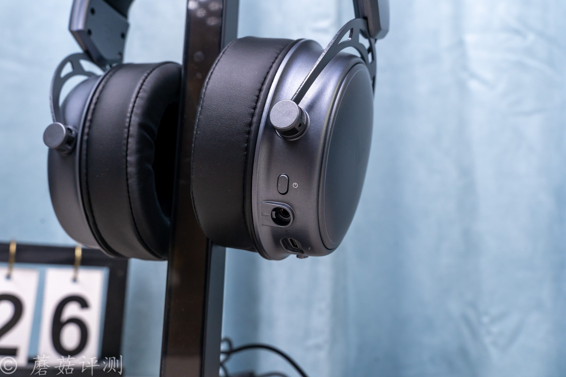 雷柏vh800蓝牙耳机打和平精英实测,雷柏rapoovm700无线蓝牙游戏耳机