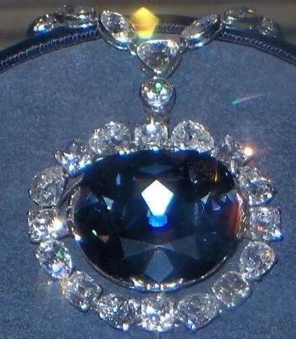 教大家如何正确挑选钻石,选购钻石的经典误区分析