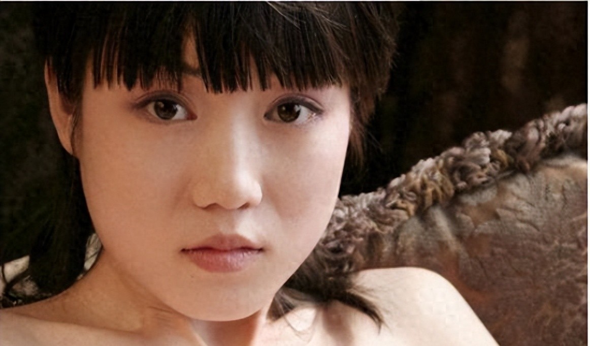 “最红裸模”*筱雨张**：22岁时拍写真火爆全网，如今将近40岁仍单身