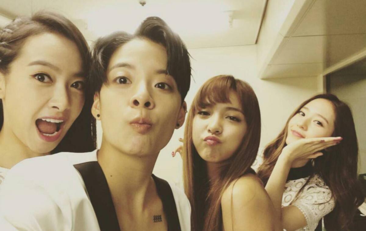 金泰亨solo专辑由闵熙珍制作,金泰亨提及郑秀晶视频