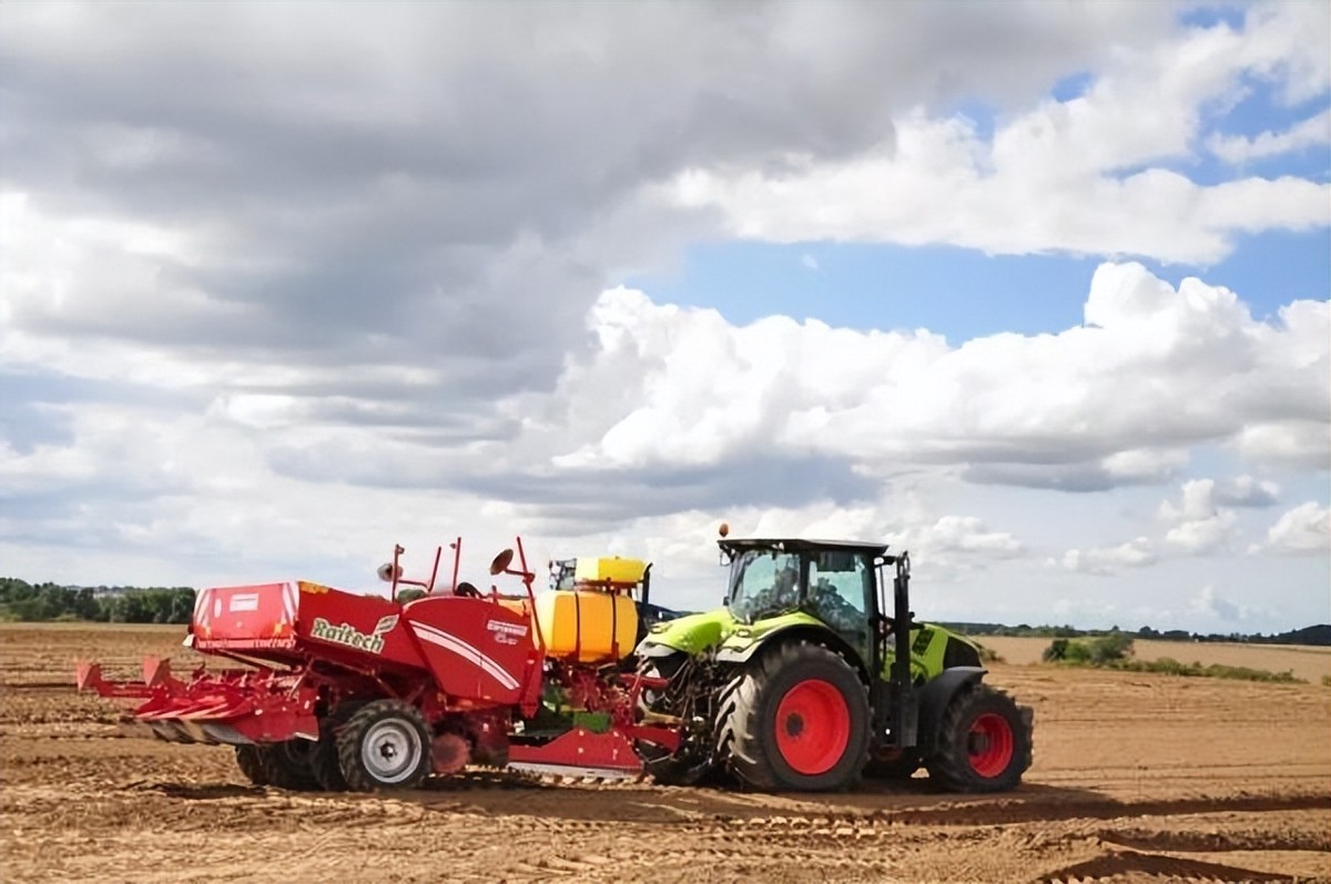 国产拖拉机的停滞与退步，马力疯长背后与国外拖拉机差距越拉越大