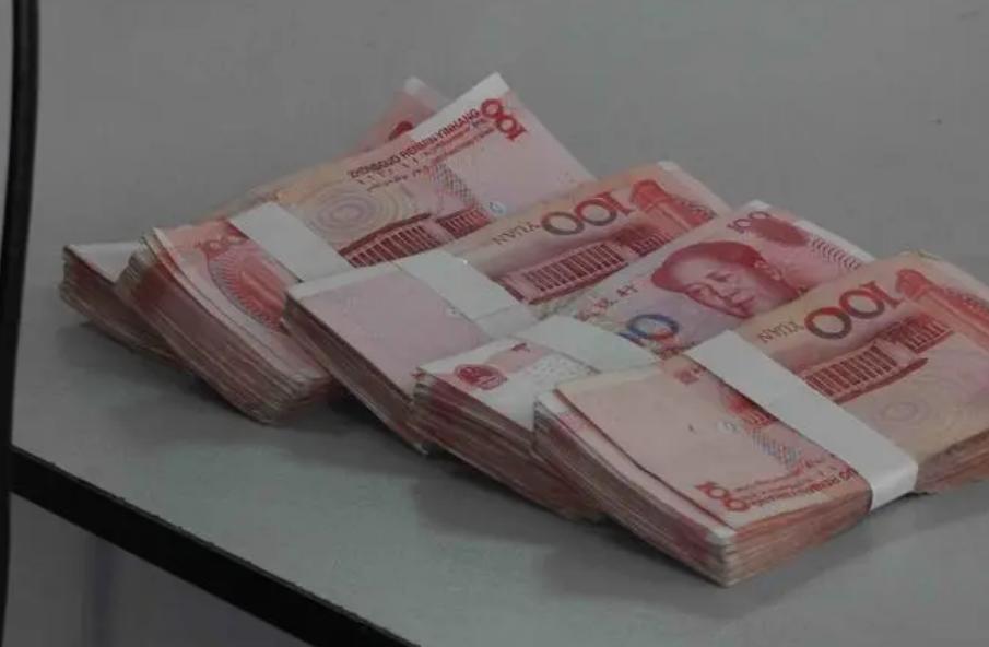 13年,北京军官自封少将,娶俩老婆敛财380万,因一照片暴露身份