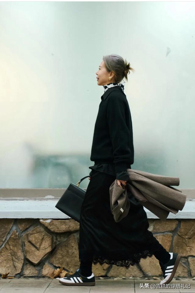 被上海奶奶的穿搭惊艳到了,被时尚老奶奶惊艳