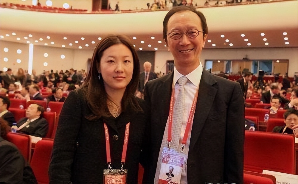 跳水皇后伏明霞嫁给了谁,跳水女皇伏明霞吴敏霞