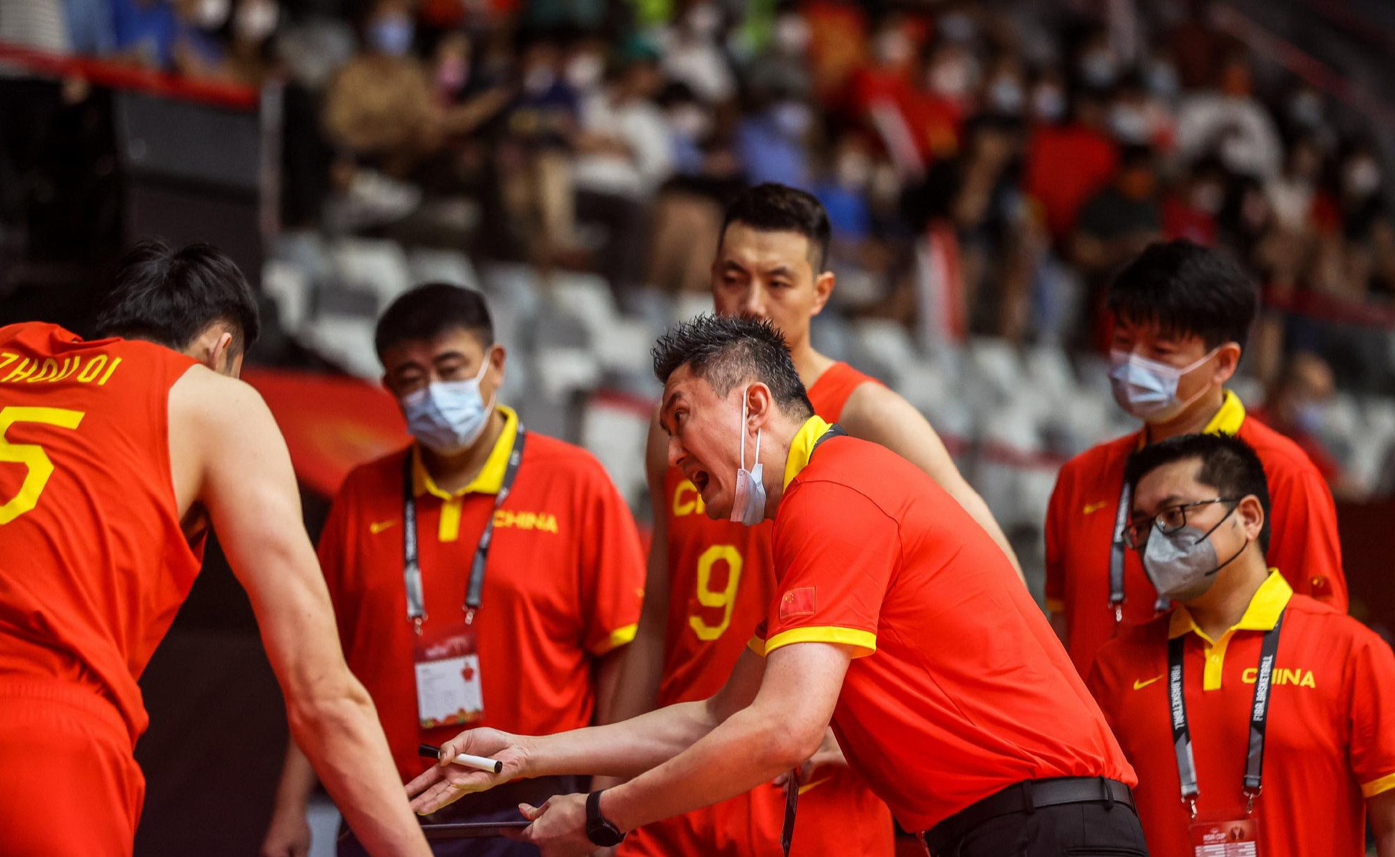 周琦撑起中国男篮,周琦扛起中国男篮