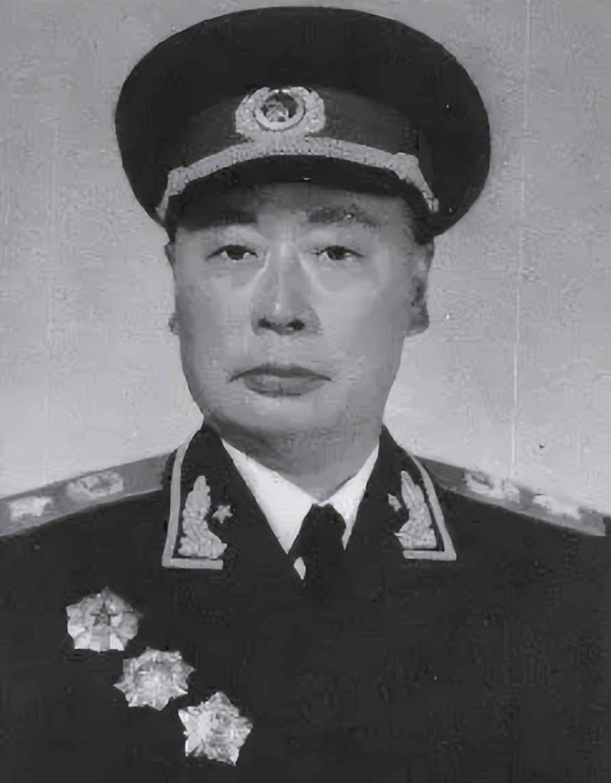 蒋介石如何评价十大元帅？唯有*德朱**可称上帅，贺龙这个人太可怕了