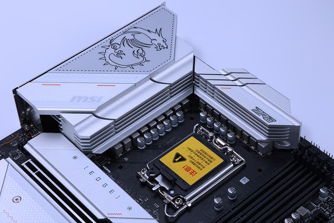 白色主题装机配置分享：13600K+4070Ti名人堂+先马颜之神机箱装机