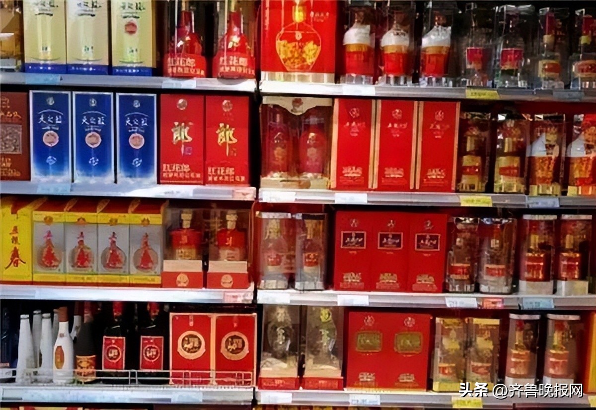 300块钱左右一箱的白酒哪个好,300元内公认十款性价比高白酒