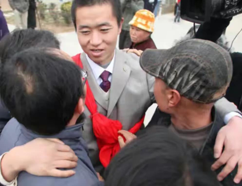 大学生银行卡多出100万,大学生银行卡出错多出100万