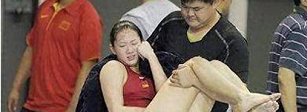 血泪抗争:女运动员赛前“刮毛”、赛后强忍痛扯泳衣