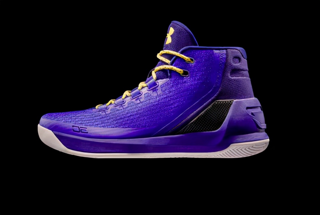 库里成了历史三分王，UA啥时候能超越耐克？