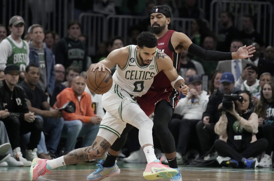 绿军117-107击败太阳,绿军今日最新数据