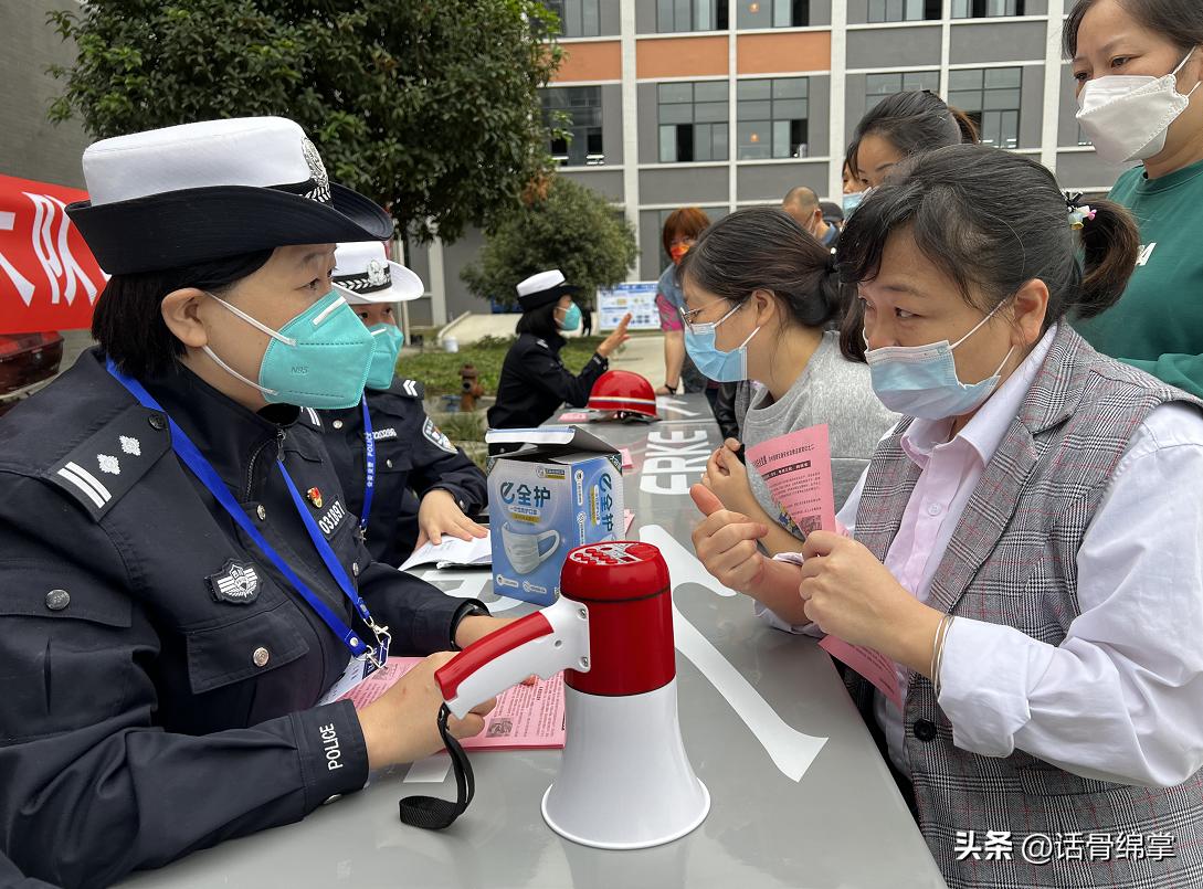 流动车管所服务站,流动车管所下乡便民服务