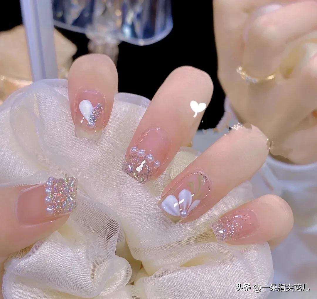 小清新美甲显白绿色,适合短甲小清新美甲